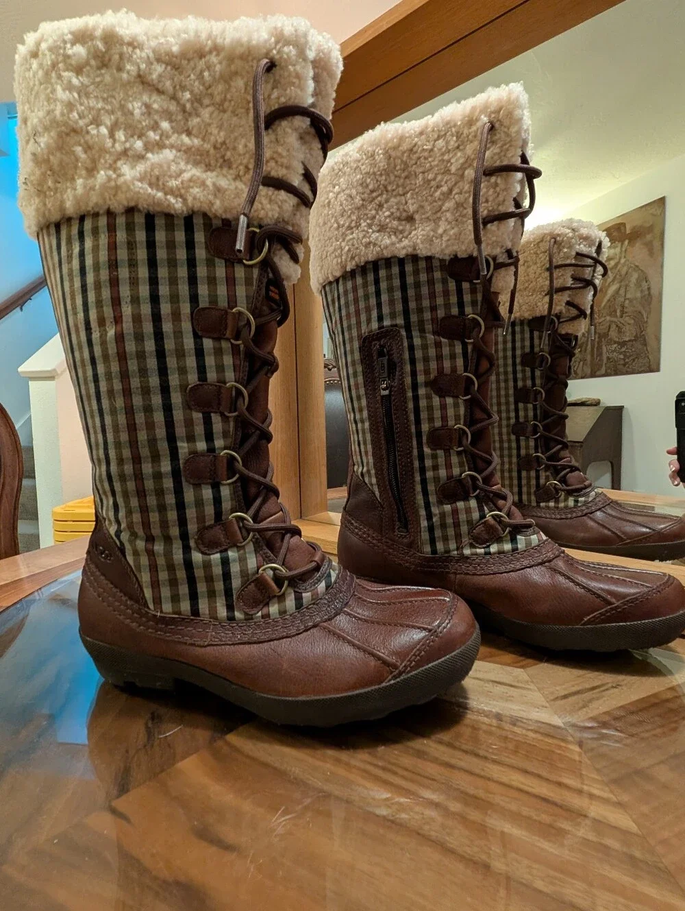 UGG Australia Women's Size 9.5 Edmonton Lace Up Brown Leather Plaid Boot